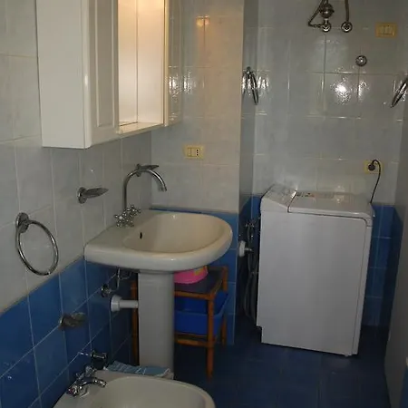 Acacia - Zona Centrale, Con Clima, Giardino Privato E Posto Auto Appartement *